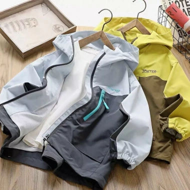 Áo khoác bé trai vỏ mềm mũ trùm đầu, thoáng khí, chống gió, đa năng mọi mùa Unisex 2 Áo khoác bé trai vỏ mềm mũ trùm đầu, thoáng khí, chống gió, đa năng mọi mùa Unisex 2