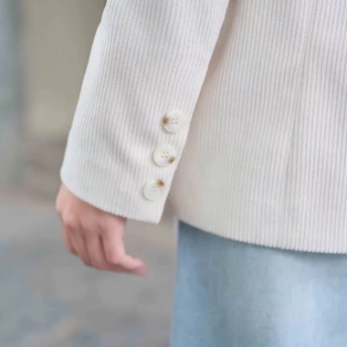 Áo khoác blazer cổ vest nhung 2 túi hông - YOONA ET21S218 giảm giá 224k