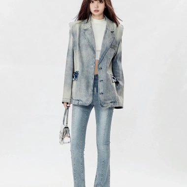 Áo khoác blazer jeans dáng rộng xanh loang – phong cách cá tính retro, chỉ 432k 4 Áo khoác blazer jeans dáng rộng xanh loang – phong cách cá tính retro, chỉ 432k 4