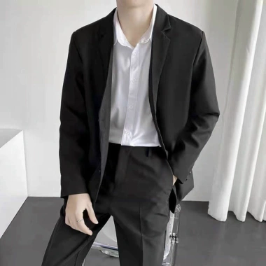 Áo khoác blazer nam Avocado Hàn Quốc rộng màu đen kem 2 khuy cài cao cấp - 350.000₫ 10 Áo khoác blazer nam Avocado Hàn Quốc rộng màu đen kem 2 khuy cài cao cấp - 350.000₫ 10