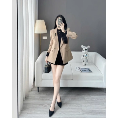 Áo khoác blazer nữ cúc đồng tag thương hiệu - Sang trọng Quảng Châu, 449.000₫ 9 Áo khoác blazer nữ cúc đồng tag thương hiệu - Sang trọng Quảng Châu, 449.000₫ 9
