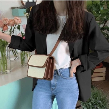 Áo khoác blazer và chân váy ngắn dáng rộng phong cách Hàn Quốc thời trang xuân thu nữ