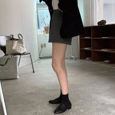 Áo khoác blazer và chân váy ngắn dáng rộng phong cách Hàn Quốc thời trang xuân thu nữ