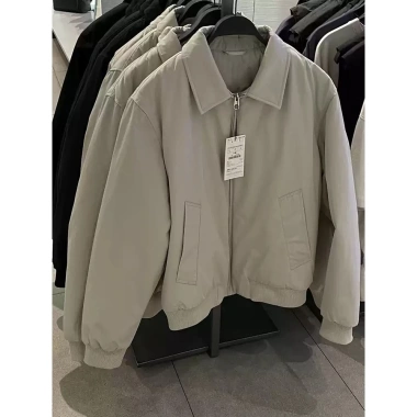 Áo khoác bomber Zara nam chần bóng cổ bè 2 màu đen kem - Giảm giá 1.0 triệu