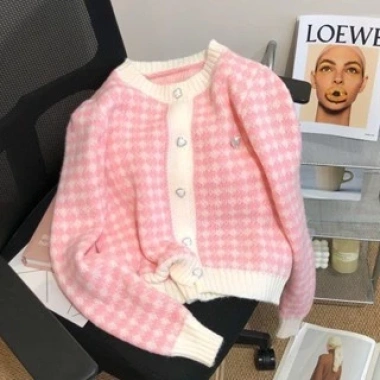 Áo khoác cardigan cúc đá trái tim cổ tròn len mềm mịn big size QCCC NGOMINH SP27 149k 4 Áo khoác cardigan cúc đá trái tim cổ tròn len mềm mịn big size QCCC NGOMINH SP27 149k 4
