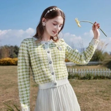 Áo khoác cardigan cúc đá trái tim cổ tròn len mềm mịn big size QCCC NGOMINH SP27 149k 9 Áo khoác cardigan cúc đá trái tim cổ tròn len mềm mịn big size QCCC NGOMINH SP27 149k 9