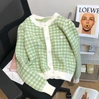 Áo khoác cardigan cúc đá trái tim cổ tròn len mềm mịn big size QCCC NGOMINH SP27 149k 13 Áo khoác cardigan cúc đá trái tim cổ tròn len mềm mịn big size QCCC NGOMINH SP27 149k 13