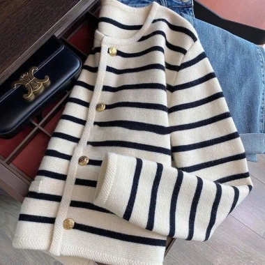 Áo khoác cardigan len kẻ sọc ngang đen trắng Hàn Quốc 189.000 (KS2.288) 5 Áo khoác cardigan len kẻ sọc ngang đen trắng Hàn Quốc 189.000 (KS2.288) 5