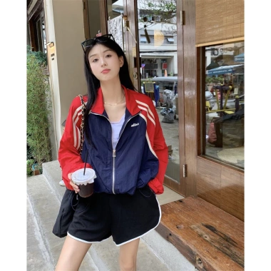 Áo khoác crop top logo thêu form rộng bo xương dây rút MS 02 - Giá 100k, giảm tới 23% thời trang nữ phù hợp mọi dịp 4 Áo khoác crop top logo thêu form rộng bo xương dây rút MS 02 - Giá 100k, giảm tới 23% thời trang nữ phù hợp mọi dịp 4