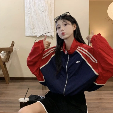 Áo khoác crop top logo thêu form rộng bo xương dây rút MS 02 - Giá 100k, giảm tới 23% thời trang nữ phù hợp mọi dịp 9 Áo khoác crop top logo thêu form rộng bo xương dây rút MS 02 - Giá 100k, giảm tới 23% thời trang nữ phù hợp mọi dịp 9