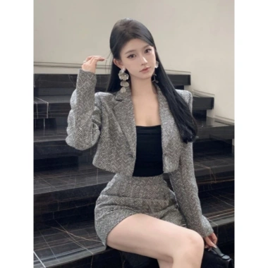 Áo khoác dạ tweed kẻ sọc xám-be dáng ngắn xòe - Hot trend sang chảnh, phối quần váy/dầm, chỉ 199k