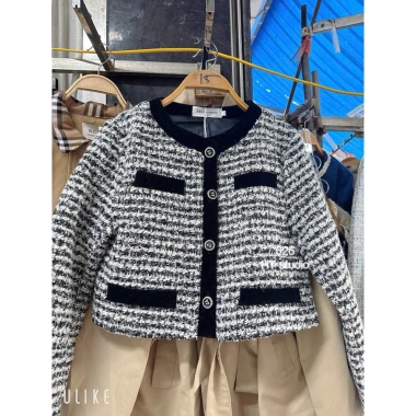 Áo khoác dạ tweed nữ dáng ngắn mác SenduoDuo – QCCC, giá ưu đãi 676k 2 Áo khoác dạ tweed nữ dáng ngắn mác SenduoDuo – QCCC, giá ưu đãi 676k 2