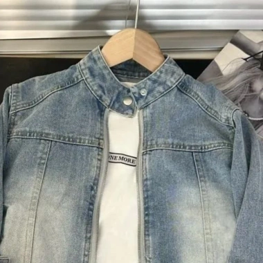 Áo khoác denim mỏng thời trang hoài cổ bé trai cổ đứng đẹp trai – 335.988 VND