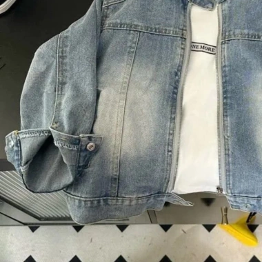 Áo khoác denim mỏng thời trang hoài cổ bé trai cổ đứng đẹp trai – 335.988 VND