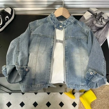 Áo khoác denim mỏng thời trang hoài cổ bé trai cổ đứng đẹp trai – 335.988 VND