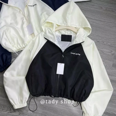 Áo Khoác Dù Gió Nữ Dáng Lửng 2 Lớp Lót Lưới Mũ Trùm Đầu Croptop Basic AKD-027 Giá 179k 6 Áo Khoác Dù Gió Nữ Dáng Lửng 2 Lớp Lót Lưới Mũ Trùm Đầu Croptop Basic AKD-027 Giá 179k 6