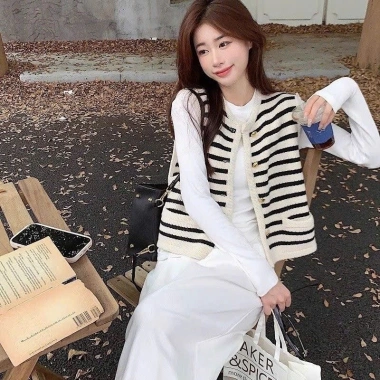 Áo khoác ghile len nữ dệt kim mềm mịn, khuy mạ đồng, thời trang Hàn Quốc KUNKUN SP222 – 139k