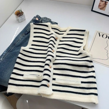 Áo khoác ghile len nữ dệt kim mềm mịn, khuy mạ đồng, thời trang Hàn Quốc KUNKUN SP222 – 139k