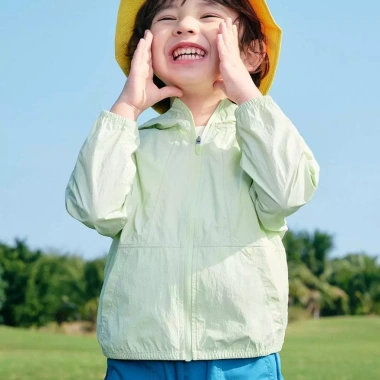 Áo khoác gió bé trai BabyloveGO có mũ, vải dù chống nước, phù hợp 1‑10 tuổi – Giá 239.000₫