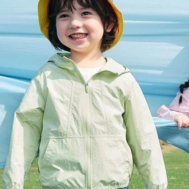 Áo khoác gió bé trai BabyloveGO có mũ, vải dù chống nước, phù hợp 1‑10 tuổi – Giá 239.000₫