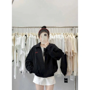 Áo khoác gió Boxi nữ croptop cổ bẻ 2 lớp dù nhăn, form ngắn thêu chữ - Giá 176k