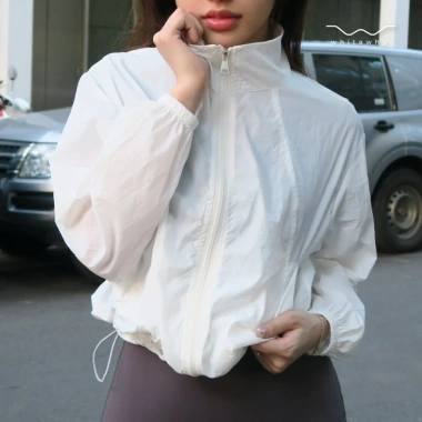 Áo khoác gió thể thao nữ Whitewhy Croptop tay dài, mỏng nhẹ, chống gió - 239k 4