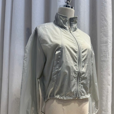 Áo khoác gió thể thao nữ Whitewhy Croptop tay dài, mỏng nhẹ, chống gió - 239k 8