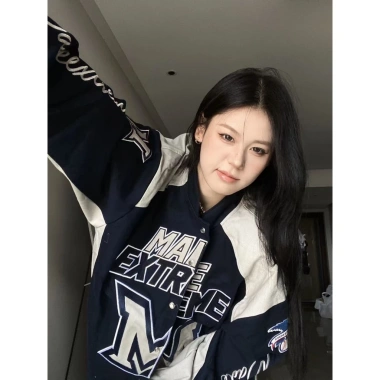 Áo khoác Hip Hop Retro 2.025 màu sắc tương phản, cổ đứng, bông tai kẹp, phong cách đường phố, xe máy 2 Áo khoác Hip Hop Retro 2.025 màu sắc tương phản, cổ đứng, bông tai kẹp, phong cách đường phố, xe máy 2