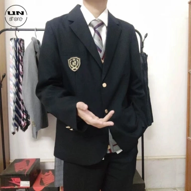 Áo khoác học sinh Hàn Quốc phong cách blazer cài cúc, túi và huy hiệu dễ thương - UNSTORE 319k
