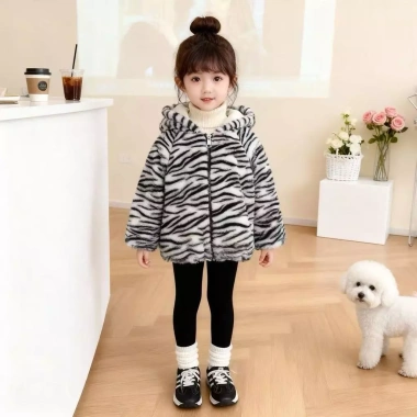 Áo khoác len cừu bé gái thu đông – Lớp lót lông dày, phong cách mới, giá 558.519₫ 9