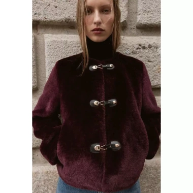 Áo khoác lông Đỏ Zara đính dây cúc – Giá chỉ 600.000, giảm 144.000 3 Áo khoác lông Đỏ Zara đính dây cúc – Giá chỉ 600.000, giảm 144.000 3