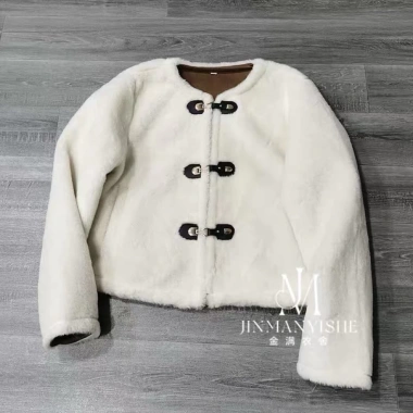 Áo khoác lông Đỏ Zara đính dây cúc – Giá chỉ 600.000, giảm 144.000