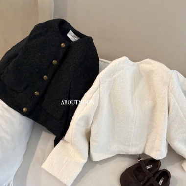 Áo khoác lông xù cúc đồng AKLXCD giảm giá 640k - phong cách trẻ trung, ấm áp 8 Áo khoác lông xù cúc đồng AKLXCD giảm giá 640k - phong cách trẻ trung, ấm áp 8