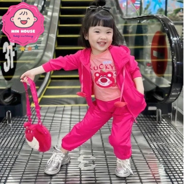 Áo khoác mặt gấu dâu thun da cá cho bé gái 10-30kg - ấm áp, giảm giá 155.000đ