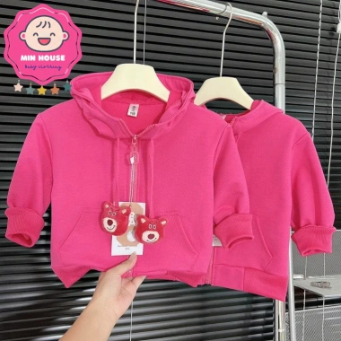 Áo khoác mặt gấu dâu thun da cá cho bé gái 10-30kg - ấm áp, giảm giá 155.000đ 3 Áo khoác mặt gấu dâu thun da cá cho bé gái 10-30kg - ấm áp, giảm giá 155.000đ 3