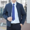 Áo khoác nam bomber VARDINO AK81-83 bo chun gấu, tay bo, màu xanh bộ đội & xám – Giá ưu đãi 1,187,500₫ 4