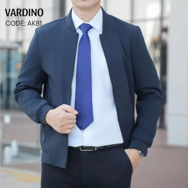 Áo khoác nam bomber VARDINO AK81-83 bo chun gấu, tay bo, màu xanh bộ đội & xám – Giá ưu đãi 1,187,500₫ 4