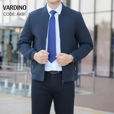 Áo khoác nam bomber VARDINO AK81-83 bo chun gấu, tay bo, màu xanh bộ đội & xám – Giá ưu đãi 1,187,500₫ 5