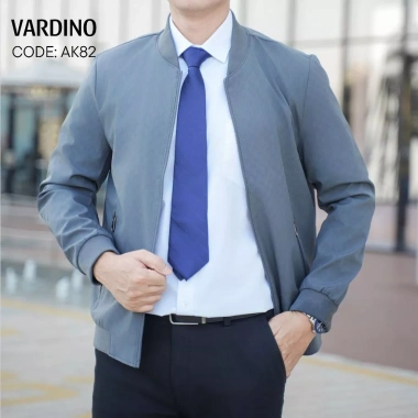 Áo khoác nam bomber VARDINO AK81-83 bo chun gấu, tay bo, màu xanh bộ đội & xám – Giá ưu đãi 1,187,500₫ 6