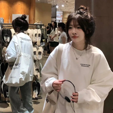 Áo khoác nỉ trắng dài tay unisex size lớn RTOML local brand giảm giá 119.999đ
