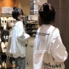 Áo khoác nỉ trắng dài tay unisex size lớn RTOML local brand giảm giá 119.999đ 4