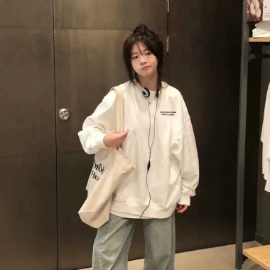 Áo khoác nỉ trắng dài tay unisex size lớn RTOML local brand giảm giá 119.999đ