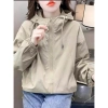 Áo khoác nữ chống nắng 2 lớp siêu nhẹ, chống thấm nước, bảo vệ an toàn dưới mưa – 467.500₫ 8