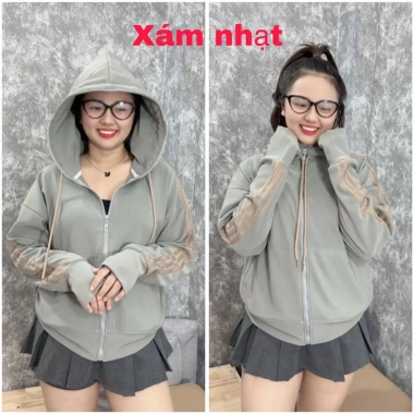 Áo khoác nữ chống nắng rộng, nón to viền 3 sọc, thun gân mát mềm – 179.000₫ 3 Áo khoác nữ chống nắng rộng, nón to viền 3 sọc, thun gân mát mềm – 179.000₫ 3
