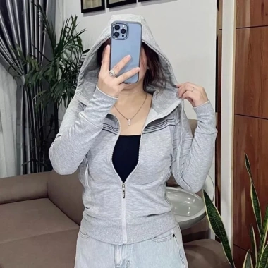 Áo khoác nữ chống nắng tay dài xỏ ngón cotton cao cấp giá 236.250 VND 4 Áo khoác nữ chống nắng tay dài xỏ ngón cotton cao cấp giá 236.250 VND 4