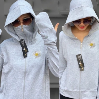 Áo khoác nữ chống nắng toàn thân thêu hoa cúc, có mũ và bo tay xỏ ngón: Giá chỉ 129.000₫