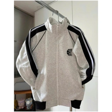 Áo khoác phao nam nữ cổ cao logo thêu cá tính, năng động, dễ phối outfit 169.750₫ 9 Áo khoác phao nam nữ cổ cao logo thêu cá tính, năng động, dễ phối outfit 169.750₫ 9