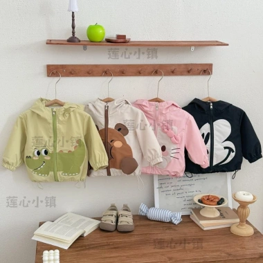 Áo khoác trẻ 2-6 tuổi chống gió thêu mùa thu thoáng khí làm mát nhẹ sành điệu – 382.816₫ 3 Áo khoác trẻ 2-6 tuổi chống gió thêu mùa thu thoáng khí làm mát nhẹ sành điệu – 382.816₫ 3