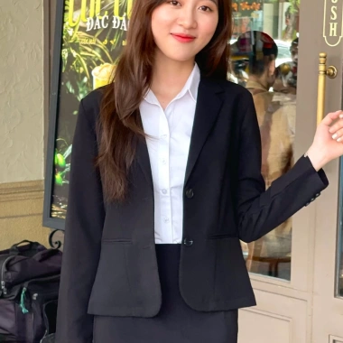 Áo khoác vest công sở nữ tay dài chất liệu tuyết mưa không nhăn, mát, tôn dáng, có độn vai Giá 245k