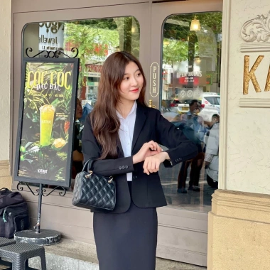Áo khoác vest công sở nữ tay dài chất liệu tuyết mưa không nhăn, mát, tôn dáng, có độn vai Giá 245k